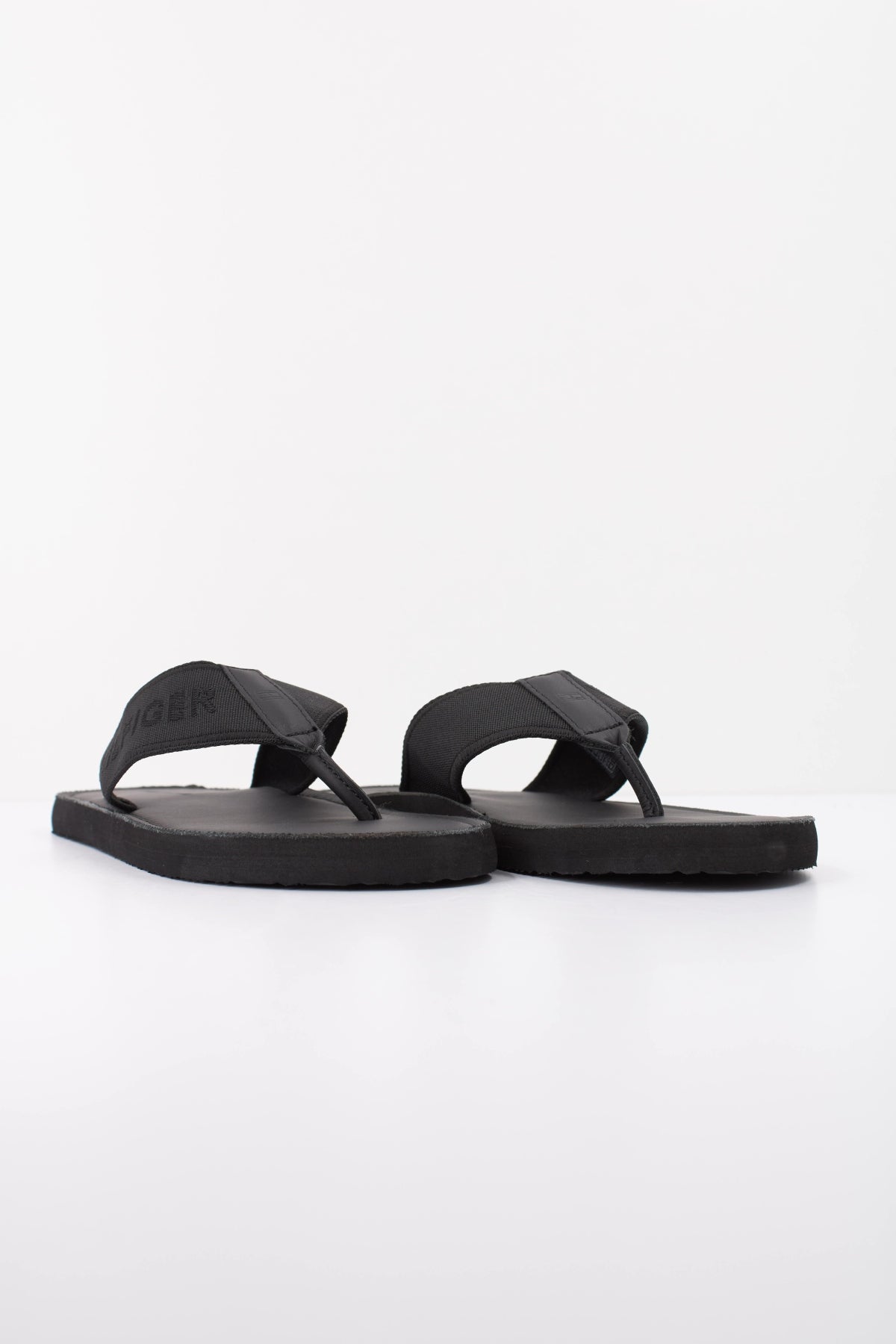 TOMMY HILFIGER HILFIGER LEATHER BEACH en color NEGRO  (2)