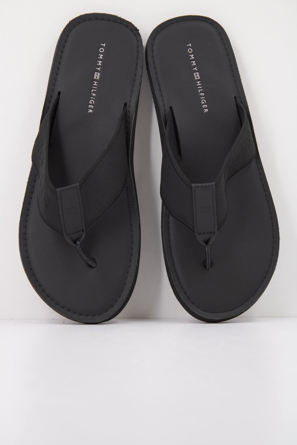 TOMMY HILFIGER HILFIGER LEATHER BEACH en color NEGRO  (3)