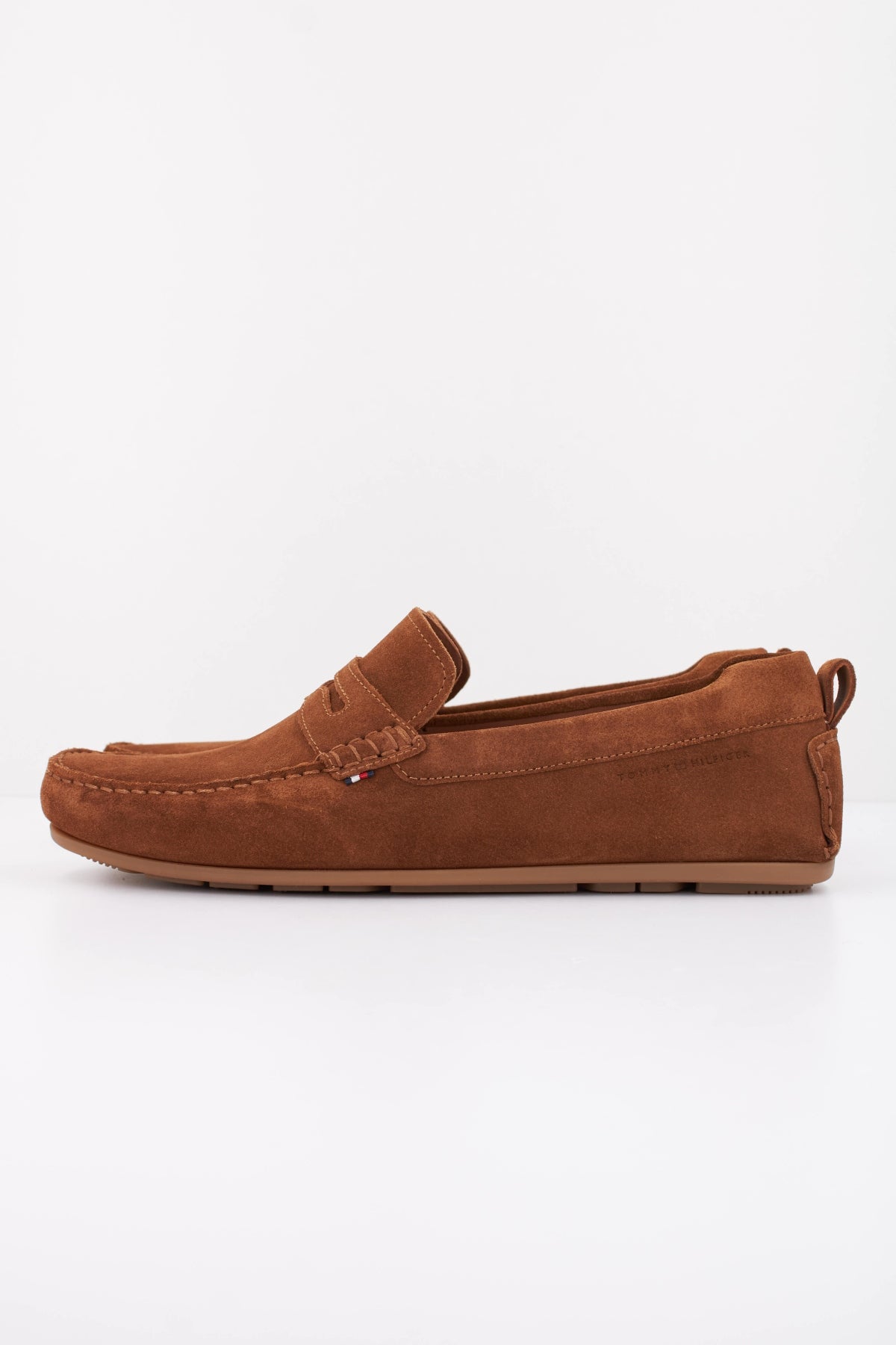 TOMMY HILFIGER  CORE HILFIEGR SUEDE DRIVER en color MARRON  (1)