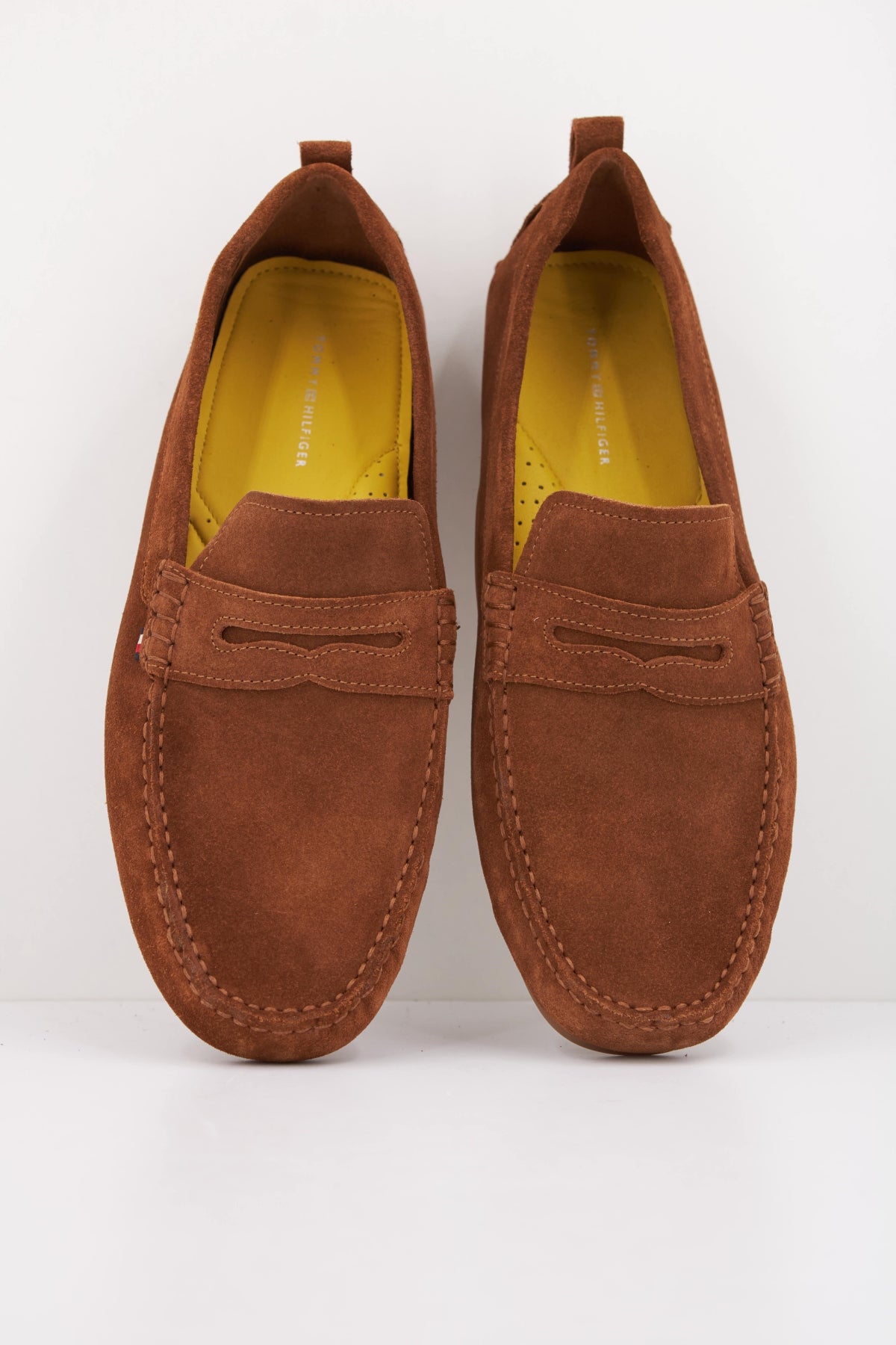 TOMMY HILFIGER  CORE HILFIEGR SUEDE DRIVER en color MARRON  (3)