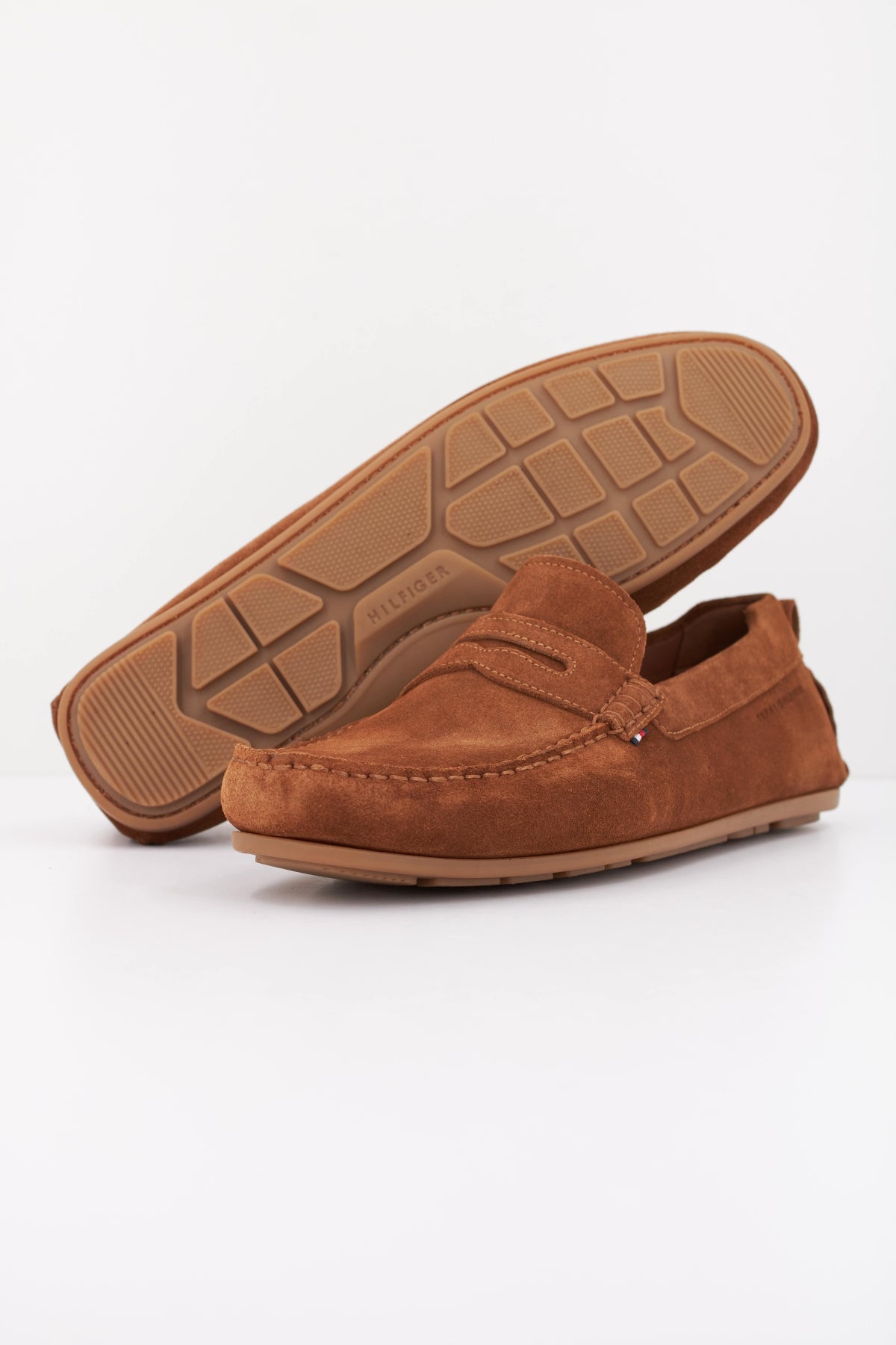 TOMMY HILFIGER  CORE HILFIEGR SUEDE DRIVER en color MARRON  (5)