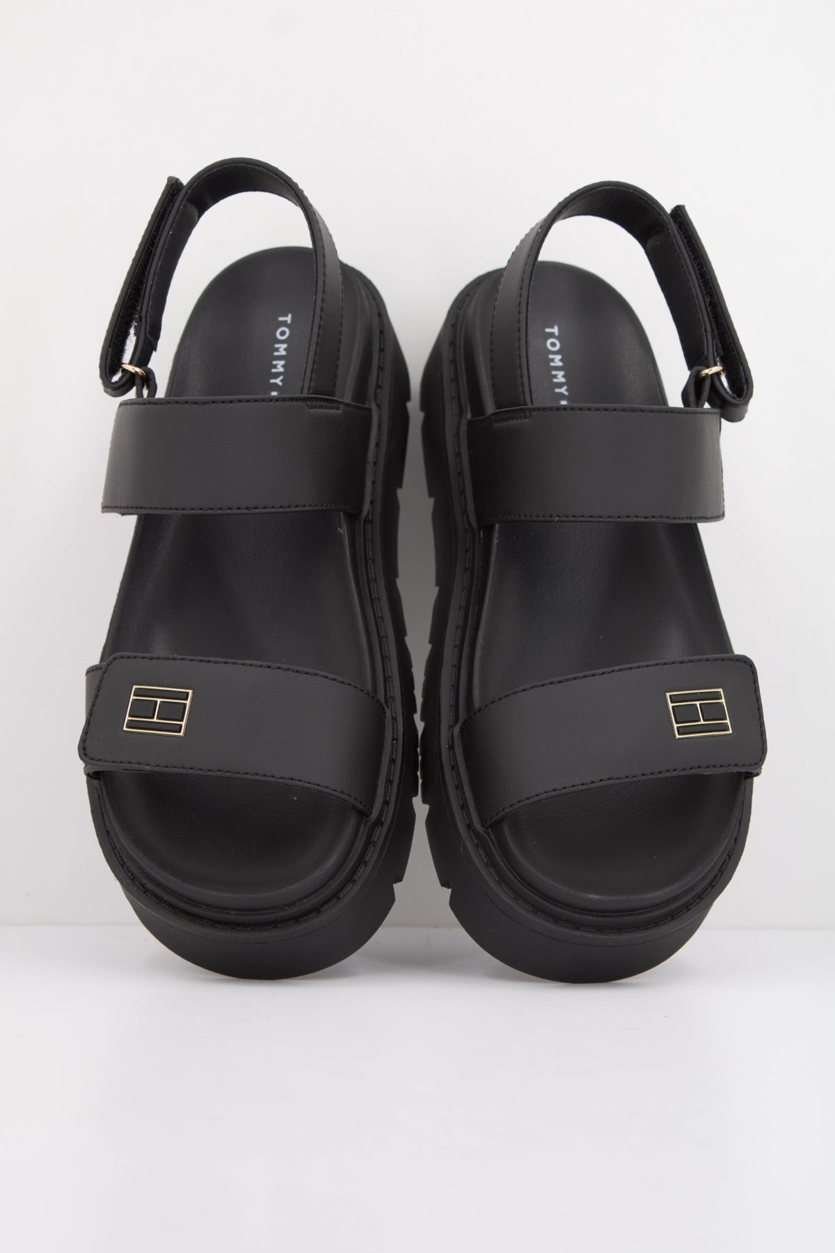 TOMMY HILFIGER SANDALIA TIRA ADHESIVA en color NEGRO  (3)
