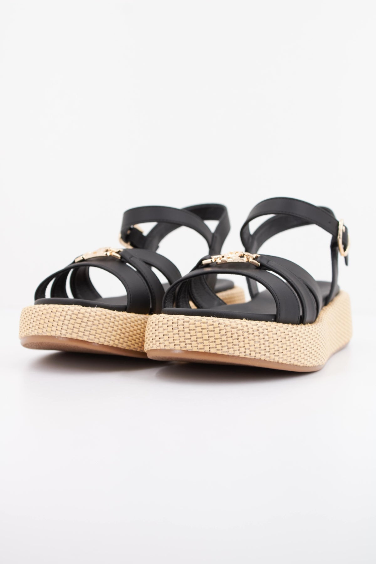 TOMMY HILFIGER TA  en color NEGRO  (2)