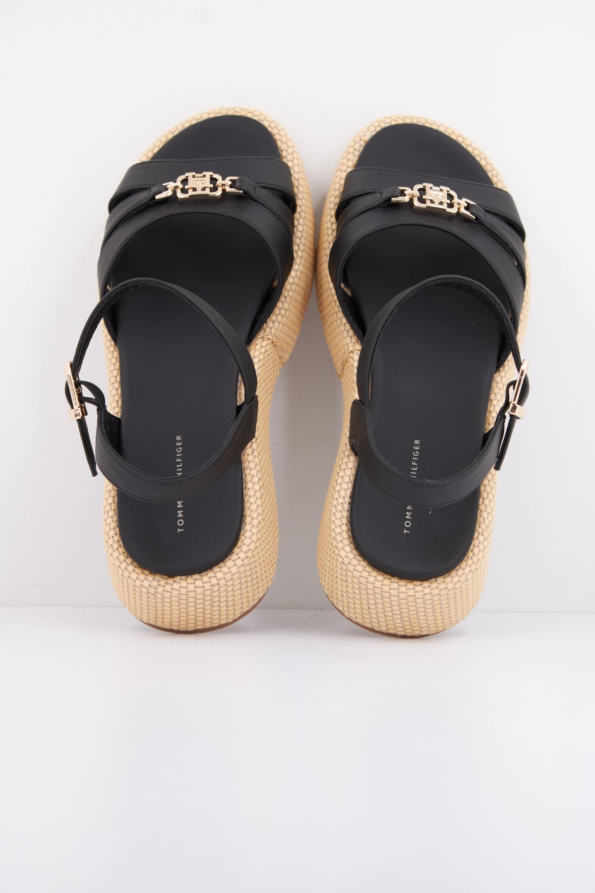TOMMY HILFIGER TA  en color NEGRO  (3)