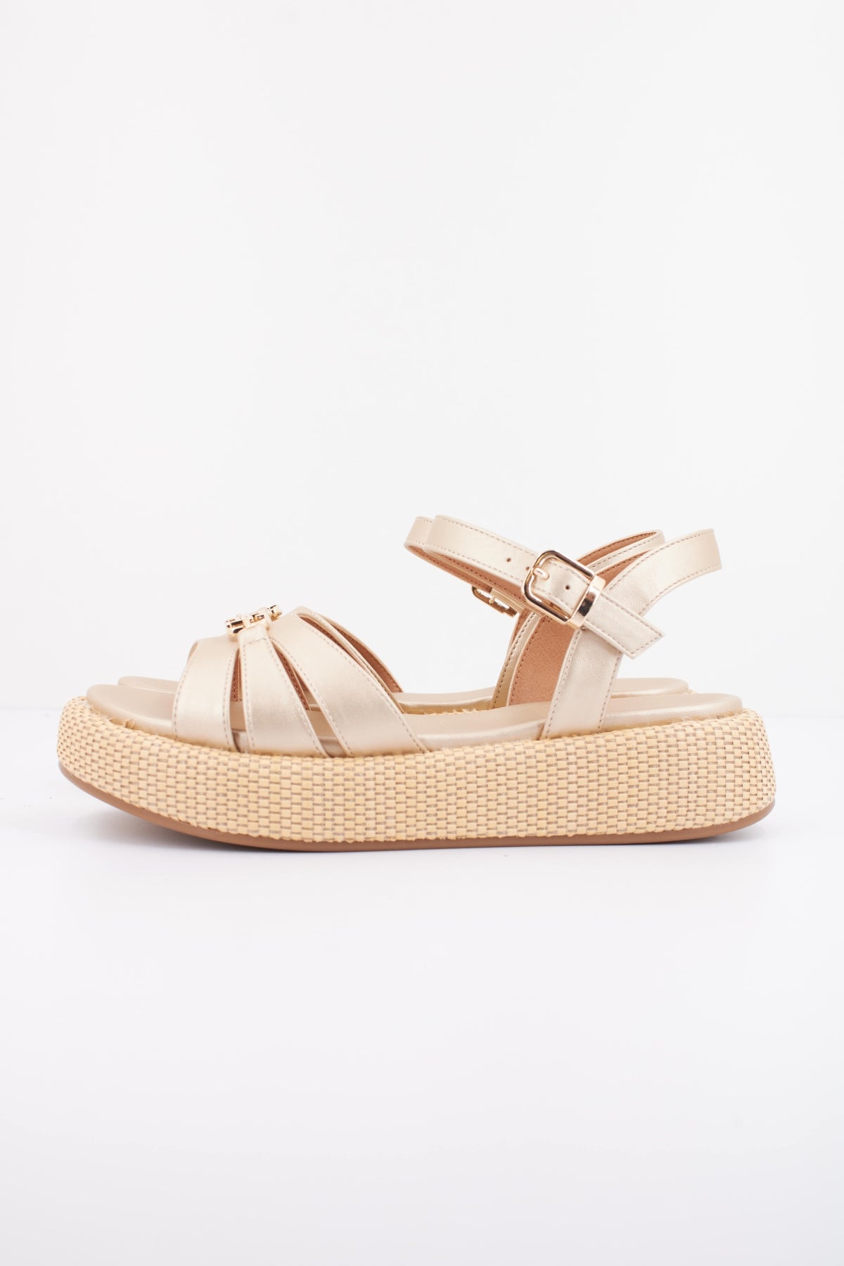 TOMMY HILFIGER TA  en color ORO  (1)