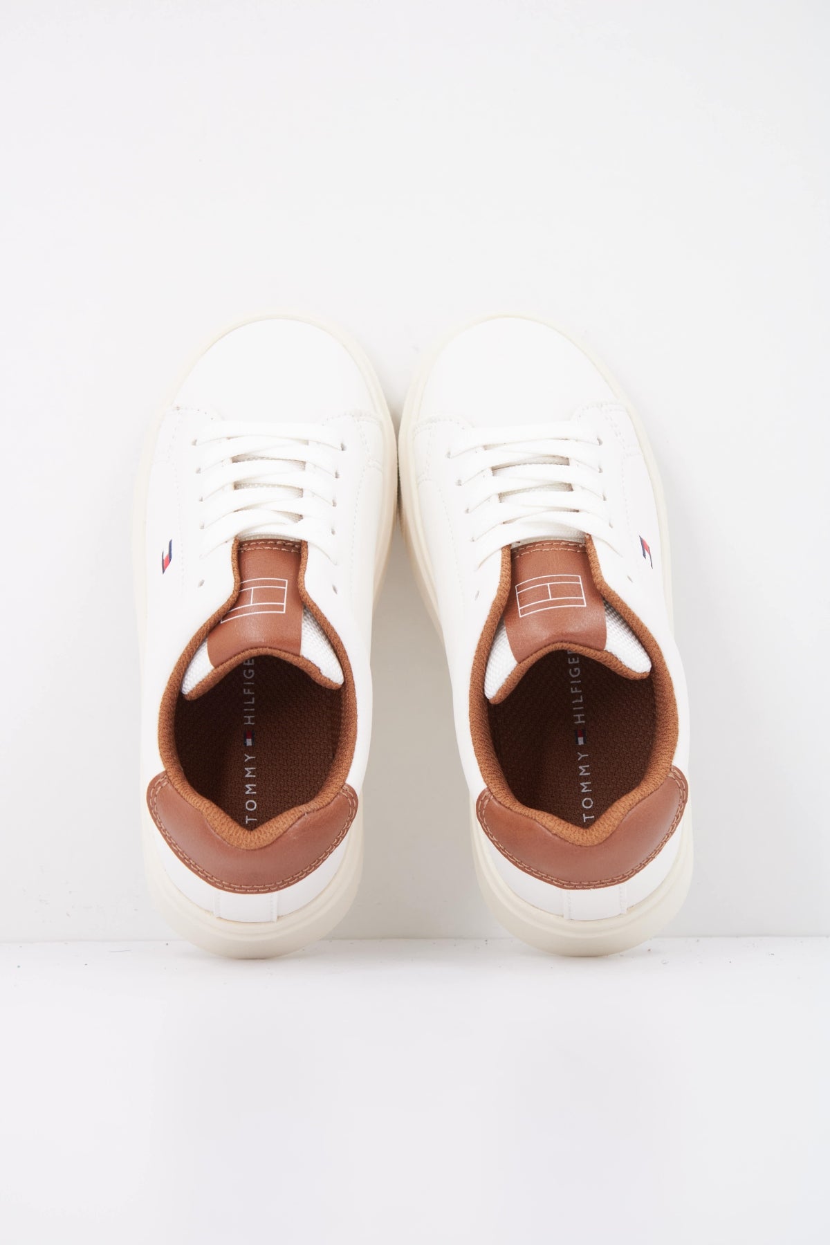 TOMMY HILFIGER TX  en color BLANCO  (3)