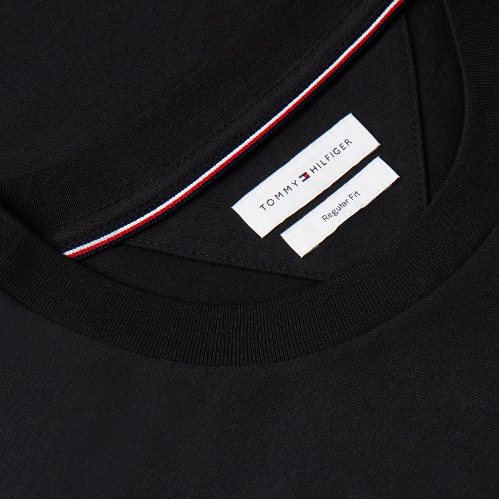 TOMMY HILFIGER MWMW SCRIPT FLAG REGULAR TEE en color NEGRO  (7)