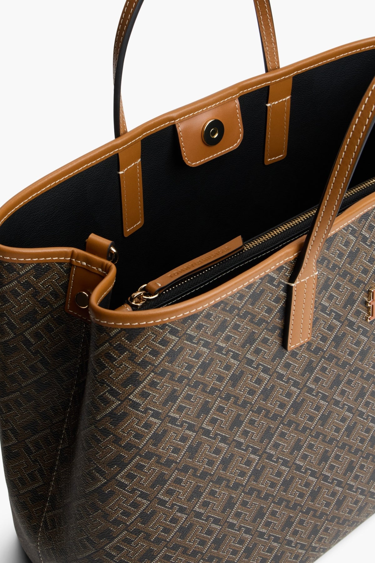 TOMMY HILFIGER AWAW TH MONOPLAY SATCHEL en color MARRON  (4)