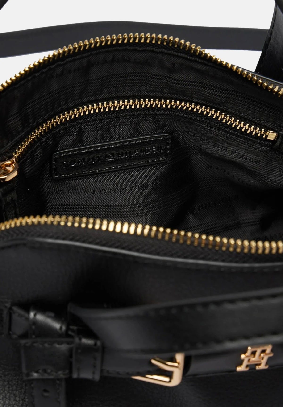 TOMMY HILFIGER AWAW TH BUCKLE MINI TOTE en color NEGRO  (4)