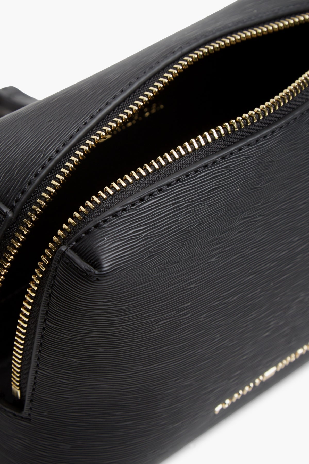 TOMMY HILFIGER AWAW TH MODERN CAMERA BAG en color NEGRO  (3)