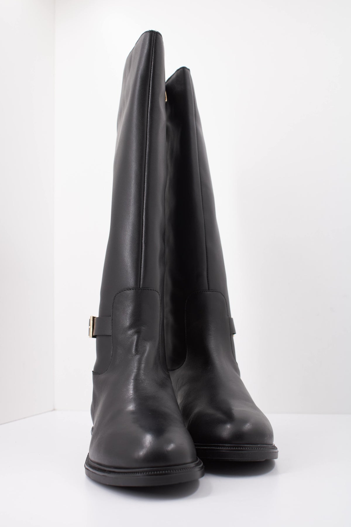 TOMMY HILFIGER FWFW BUCKLE LEATHER KNEE BOOT en color NEGRO  (2)