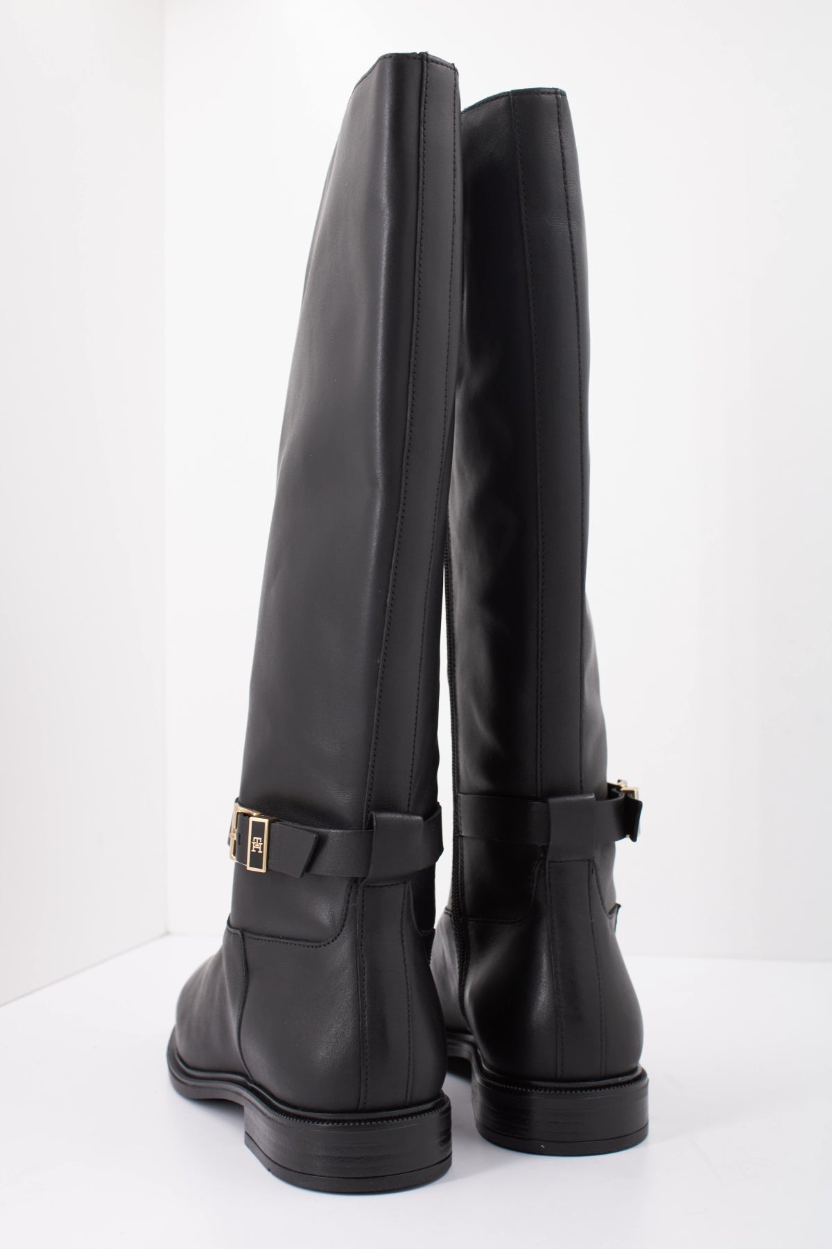 TOMMY HILFIGER FWFW BUCKLE LEATHER KNEE BOOT en color NEGRO  (4)