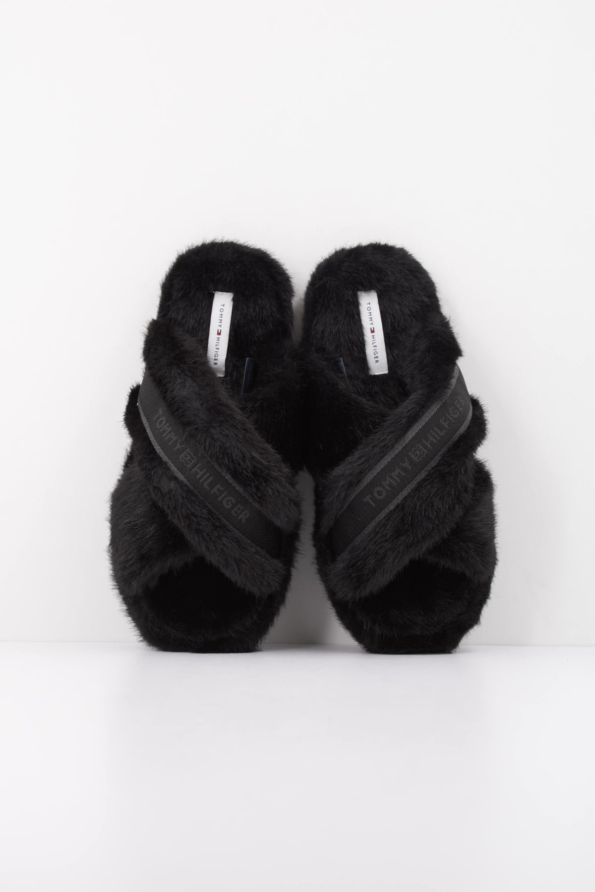 TOMMY HILFIGER FWFW TH FEMININE HOUSE SHOES en color NEGRO  (3)