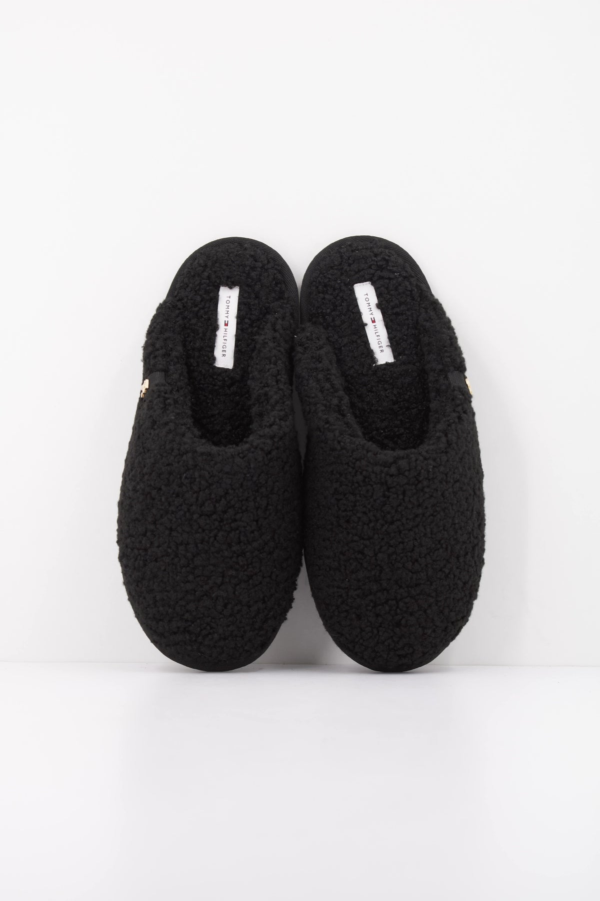 TOMMY HILFIGER FWFW TH HOUSE SHOES en color NEGRO  (3)