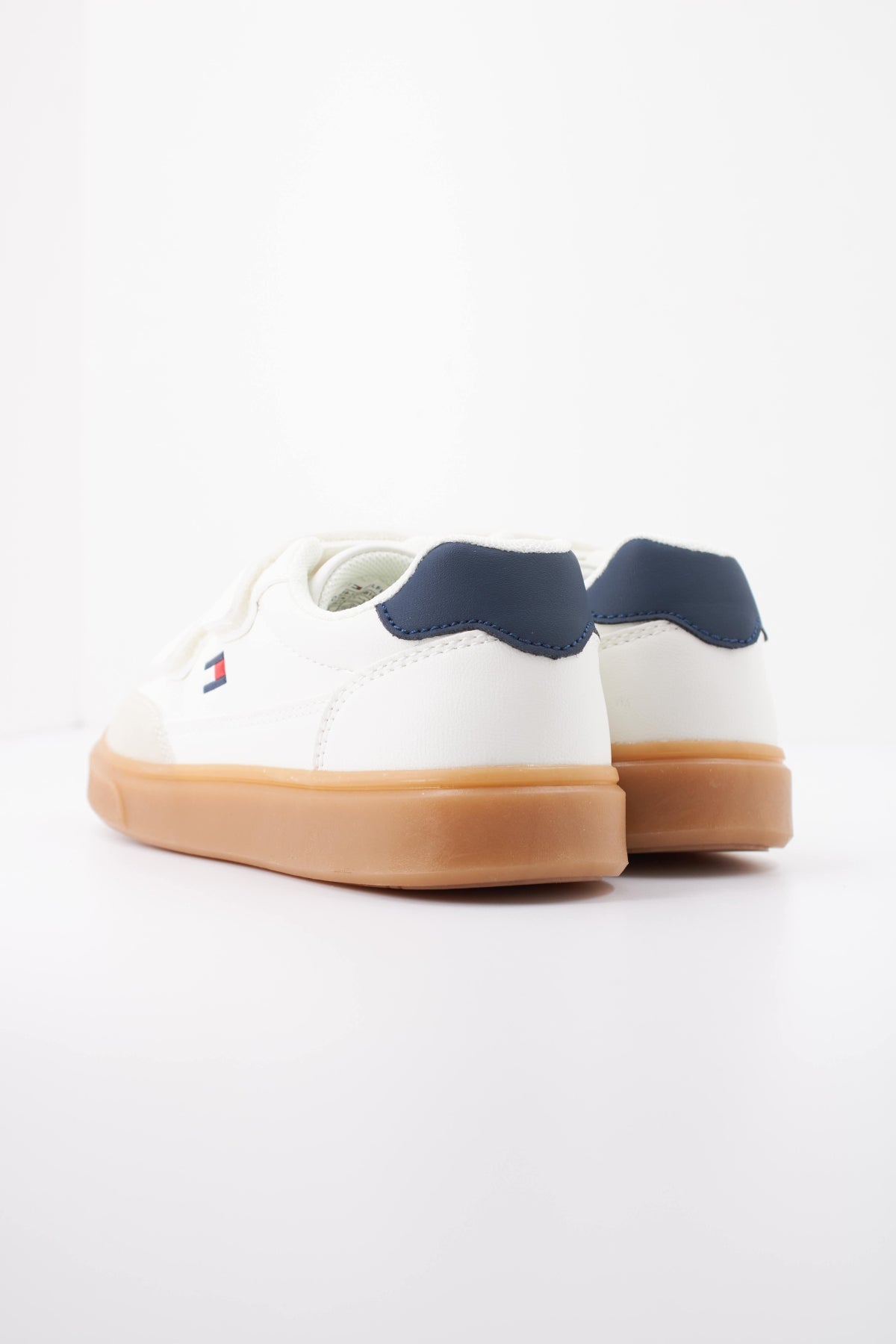 TOMMY HILFIGER LOW CUT VELCRO SNEAKER en color BLANCO  (4)