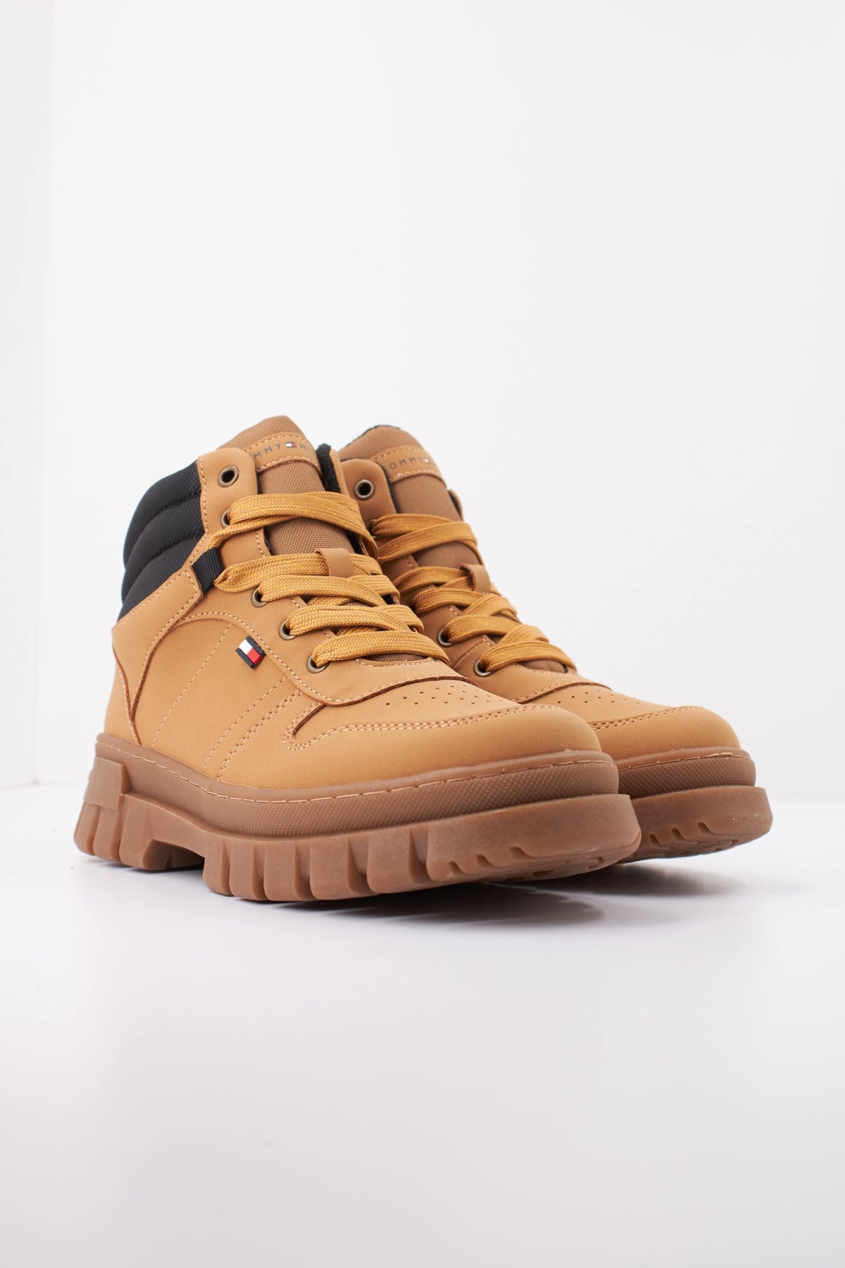 TOMMY HILFIGER LACE-UP BOOTIE en color   (2)
