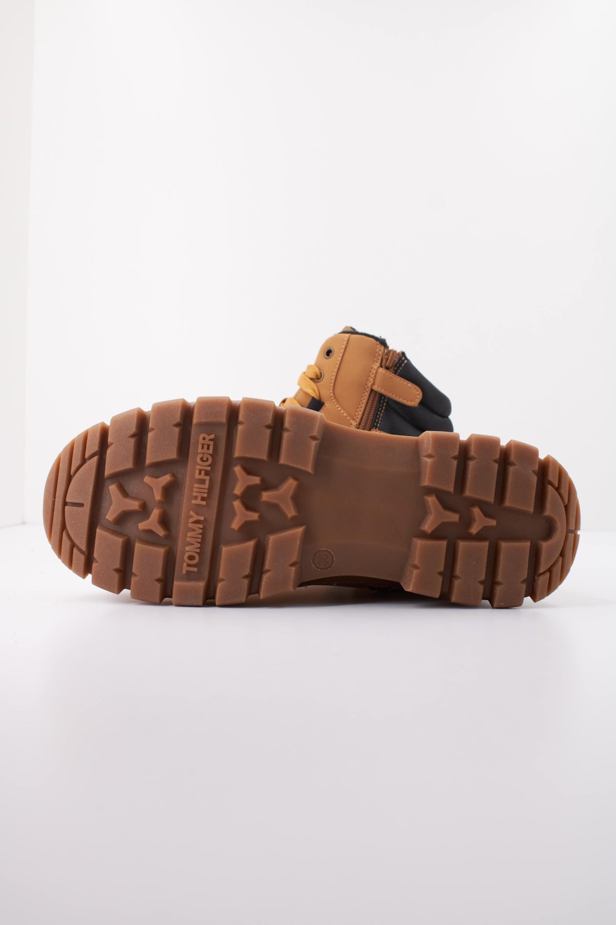 TOMMY HILFIGER LACE-UP BOOTIE en color   (5)