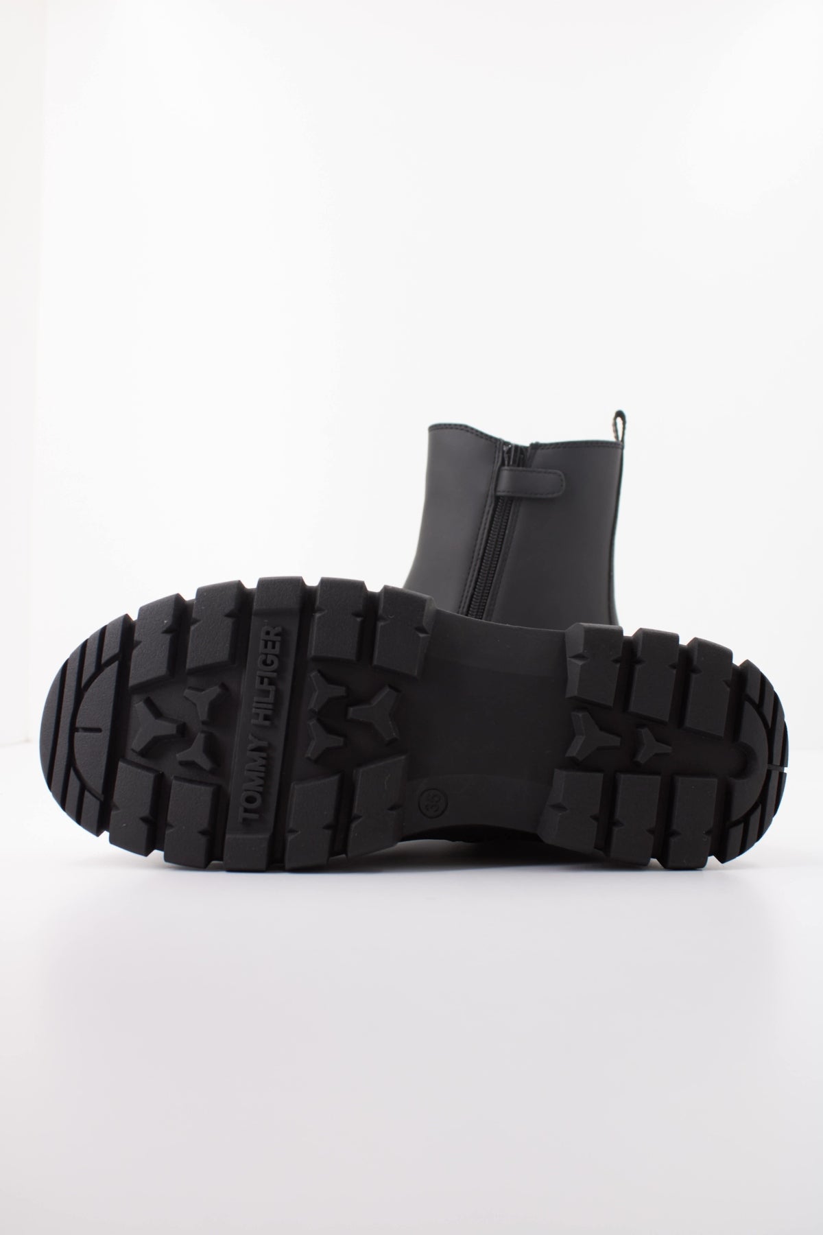 TOMMY HILFIGER CHELSEA BOOT en color NEGRO  (5)