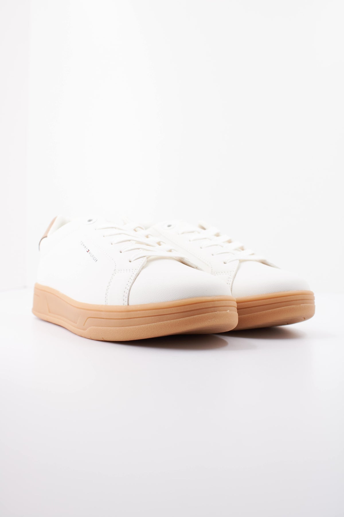TOMMY HILFIGER LOW CUT LACE-UP SNEAKER en color BLANCO  (2)