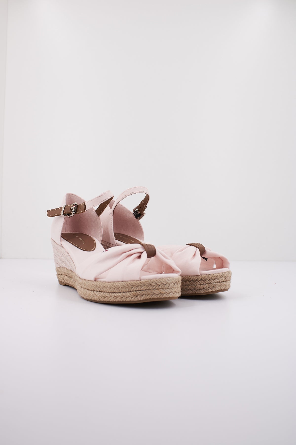 TOMMY HILFIGER BASIC OPEN TOE MID WEDGE en color ROSA  (2)