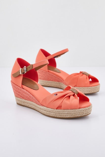 TOMMY HILFIGER  BASIC OPEN TOE MID WEDGE en color NARANJA  (2)