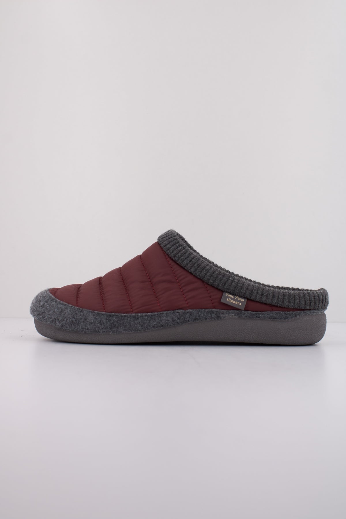 TONI PONS NIX TK ZAPATILLA HOGAR en color BURDEOS  (1)