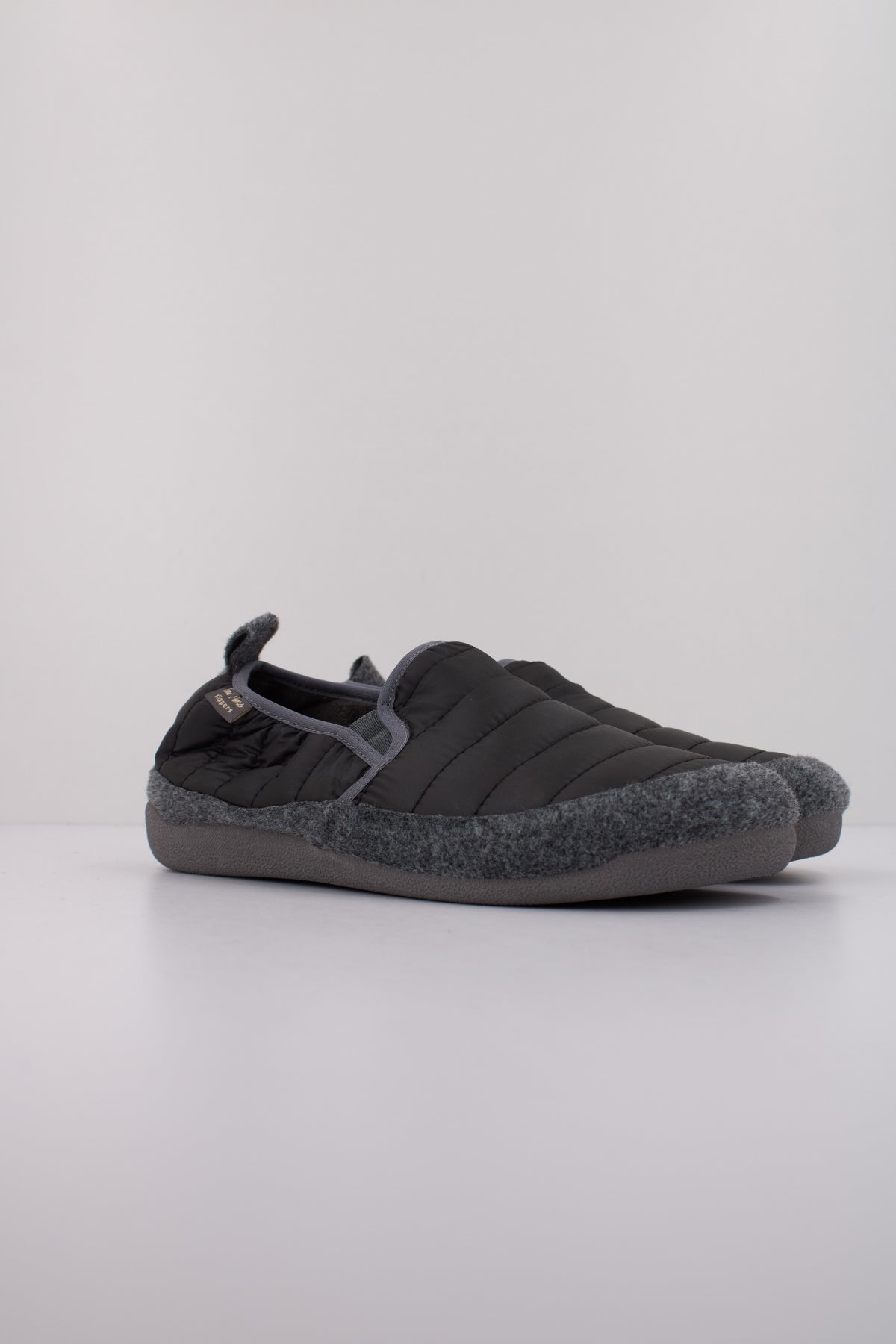 TONI PONS NED TK ZAPATILLA HOGAR en color NEGRO  (2)