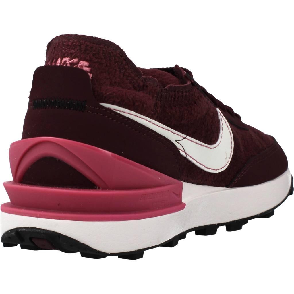 NIKE WAFFLE ONE SE WOMEN'S en color BURDEOS  (3)
