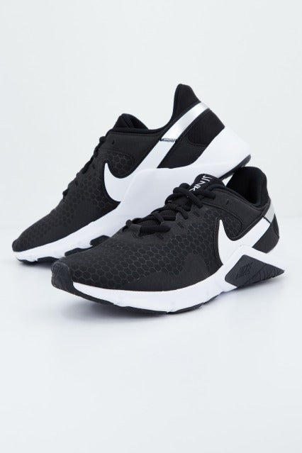 NIKE LEGEND ESSENTIAL en color NEGRO  (1)
