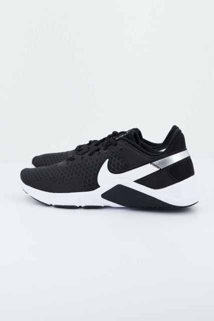 NIKE LEGEND ESSENTIAL en color NEGRO  (2)