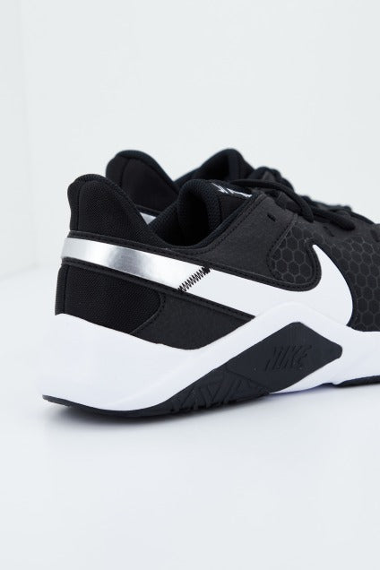 NIKE LEGEND ESSENTIAL en color NEGRO  (4)