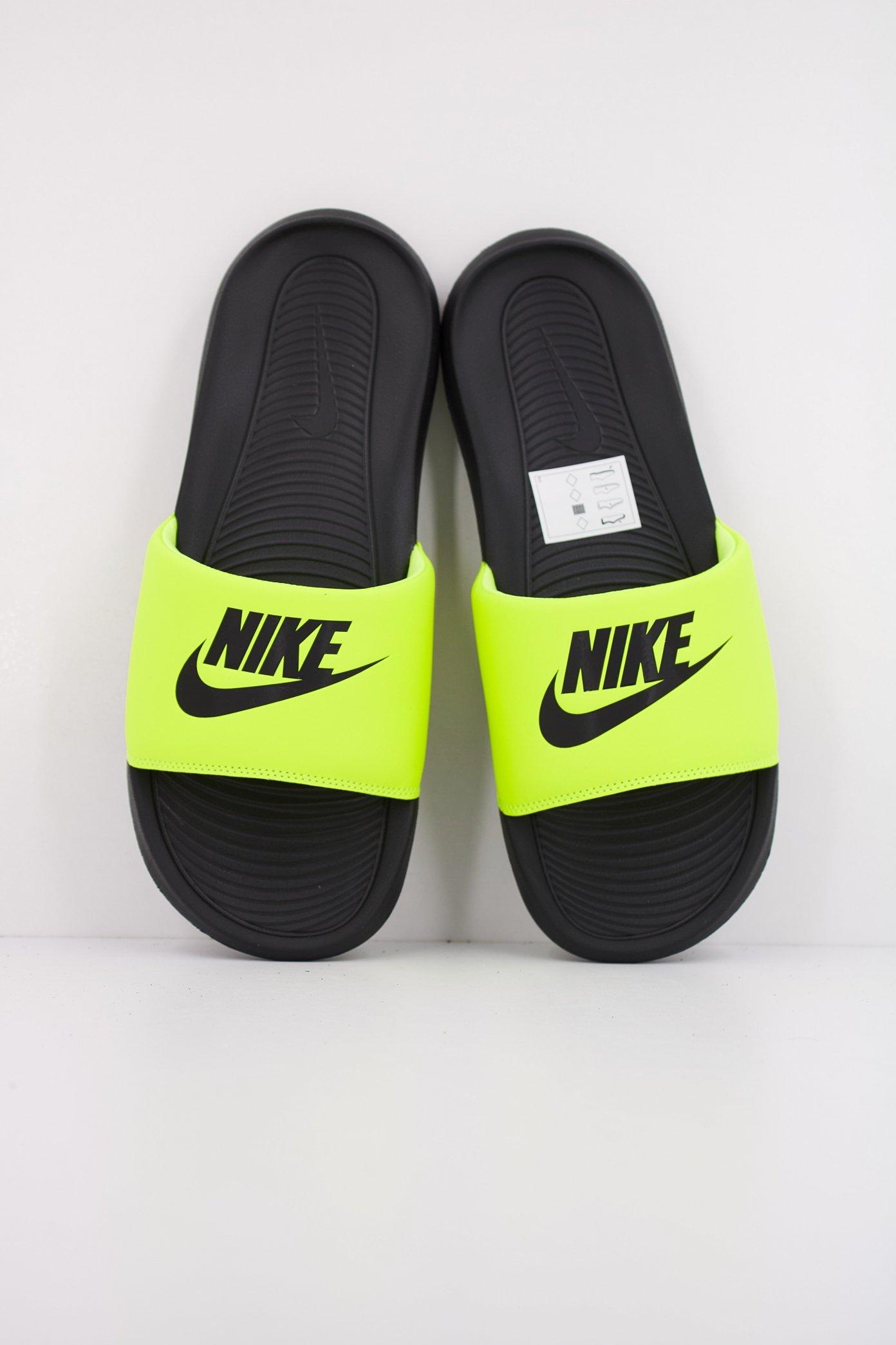 NIKE VICTORY ONE en color VERDE  (3)