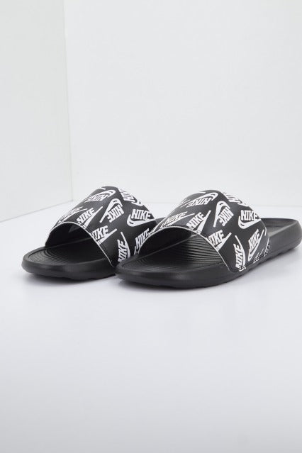 NIKE CN en color NEGRO  (1)