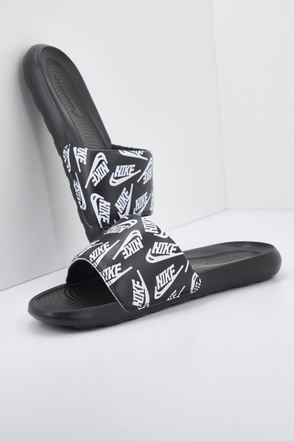 NIKE CN en color NEGRO  (2)