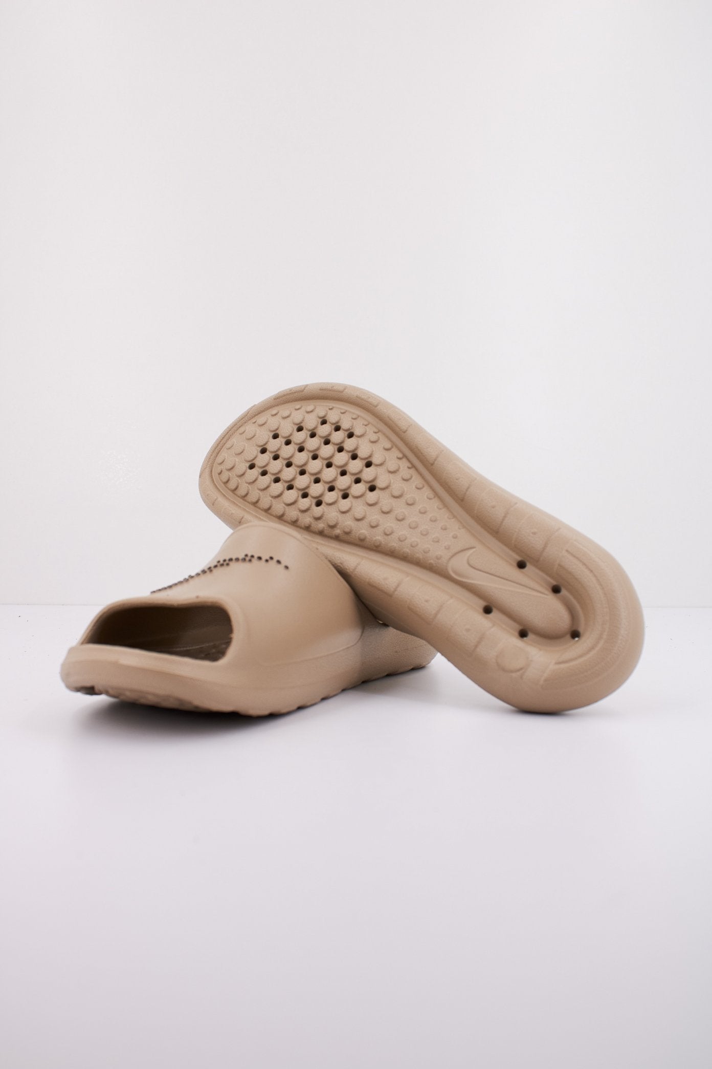 NIKE VICTORY ONE SHOWER en color MARRON CLARO  (5)