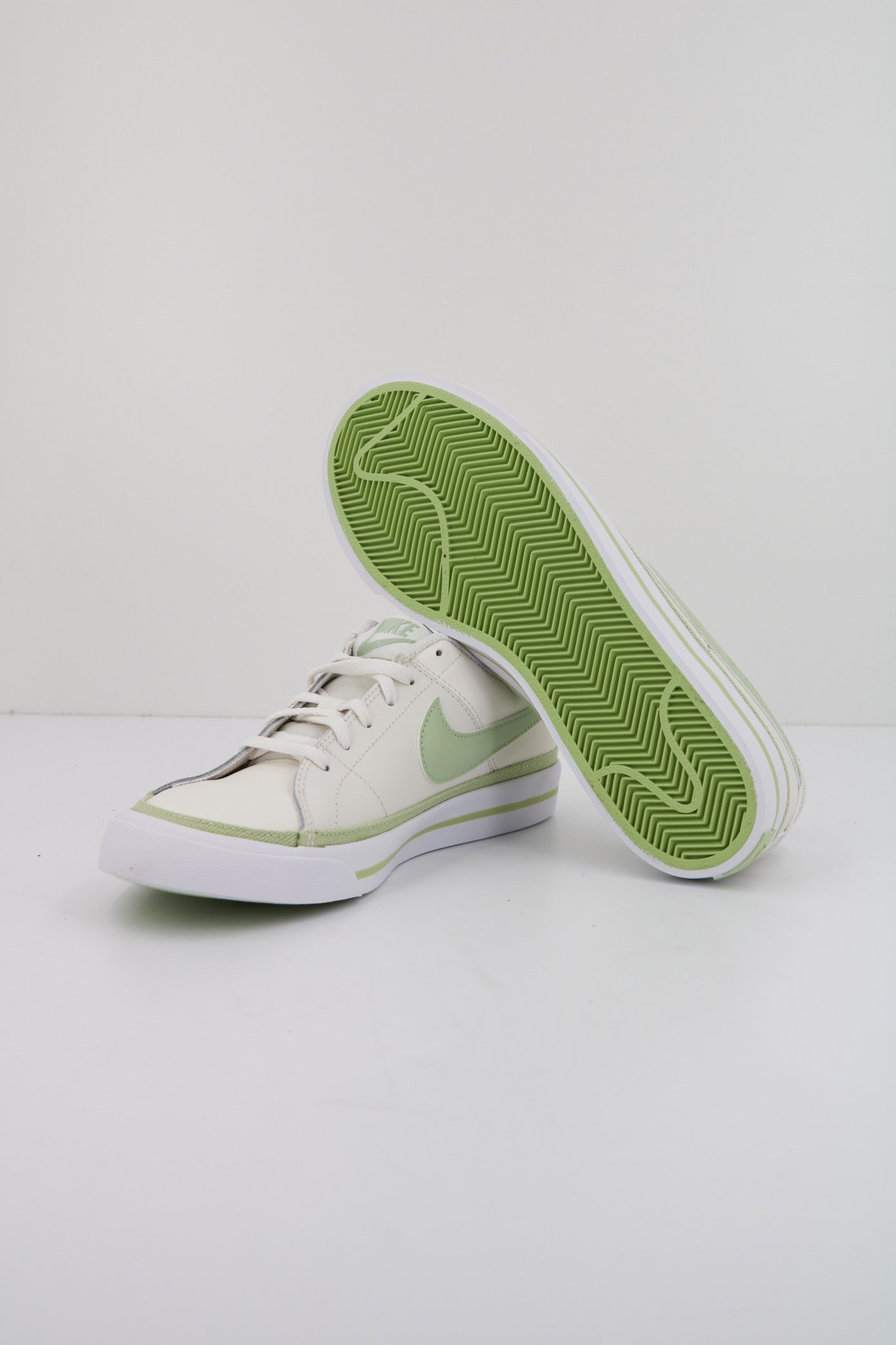 NIKE COURT LEGACY en color BLANCO  (4)