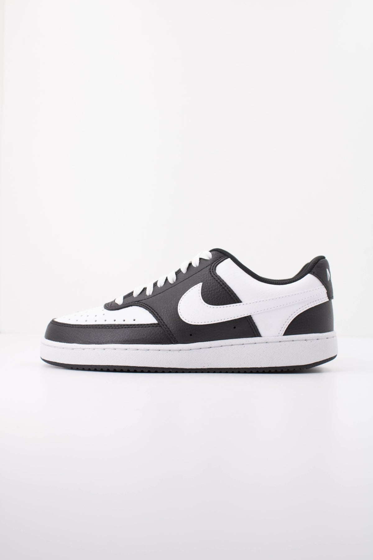 NIKE W NIKE COURT VISION LO NN en color NEGRO  (1)