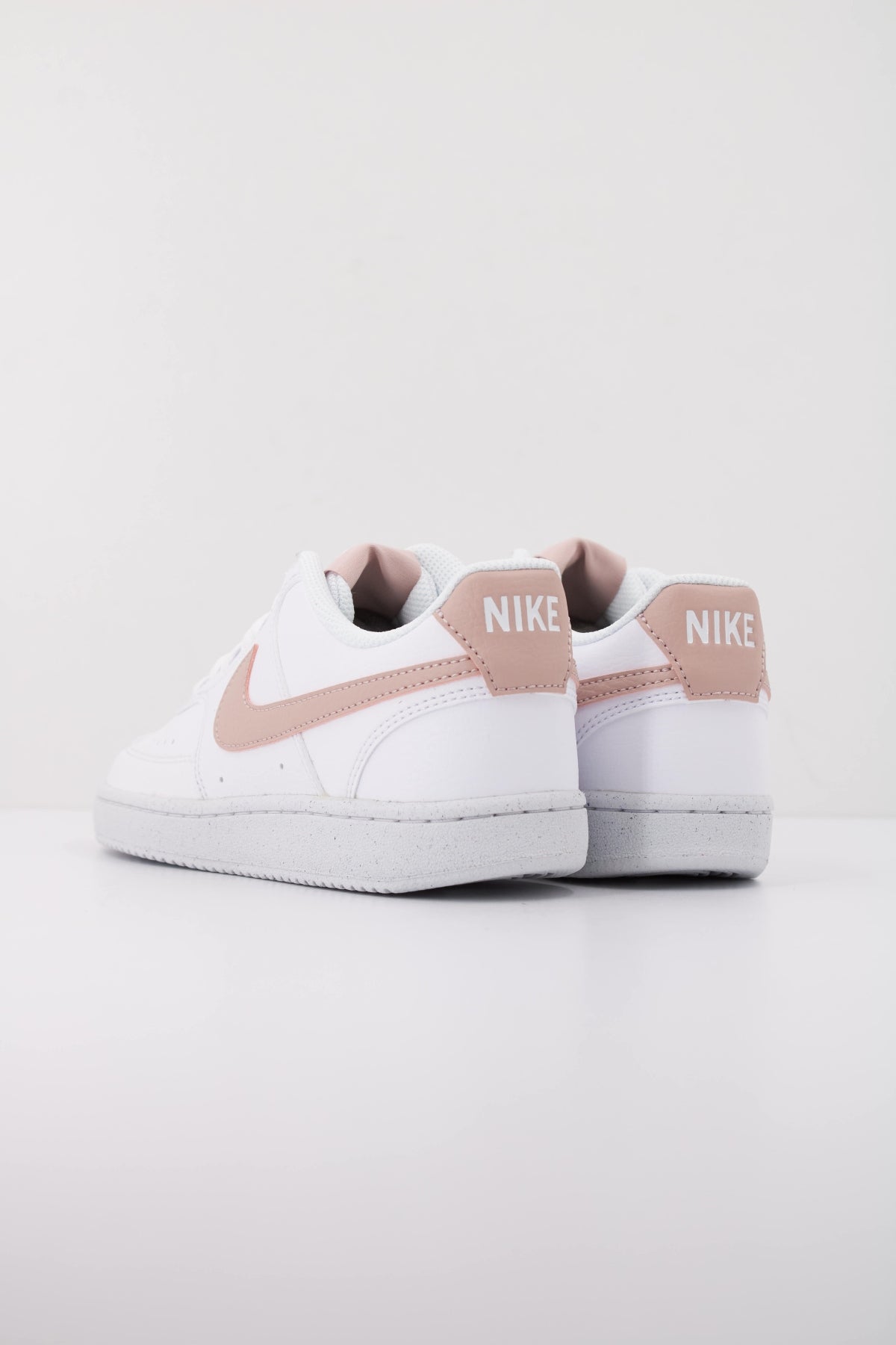 NIKE COURT VISION LOW BE WOM en color BEIS  (4)