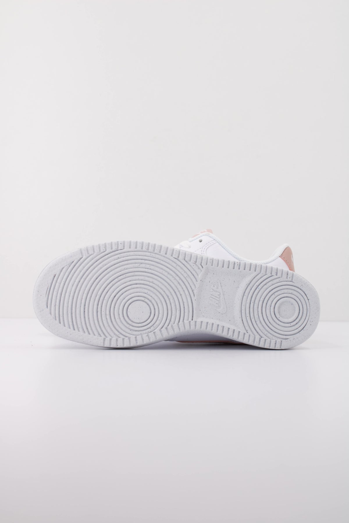 NIKE COURT VISION LOW BE WOM en color BEIS  (5)