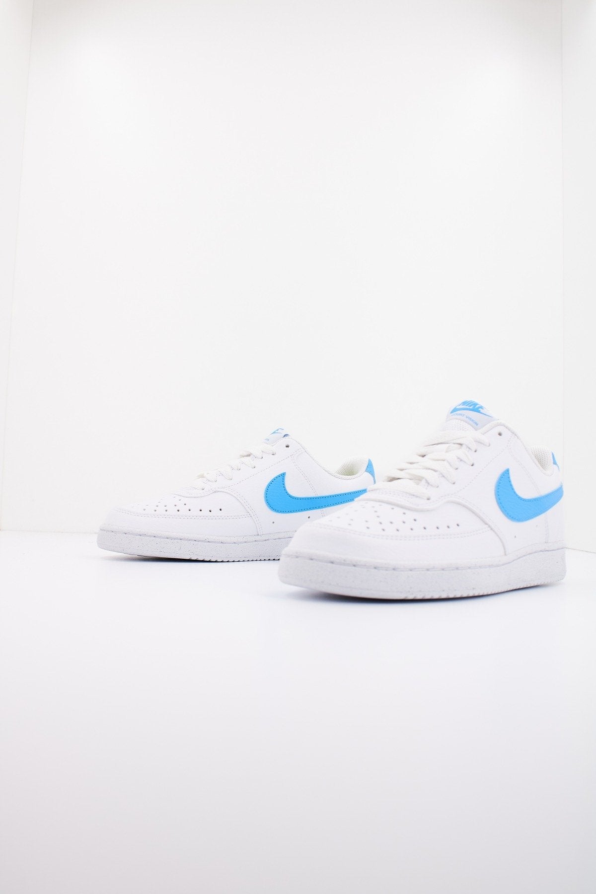 NIKE COURT VISION LOW BE WOM en color BLANCO  (2)