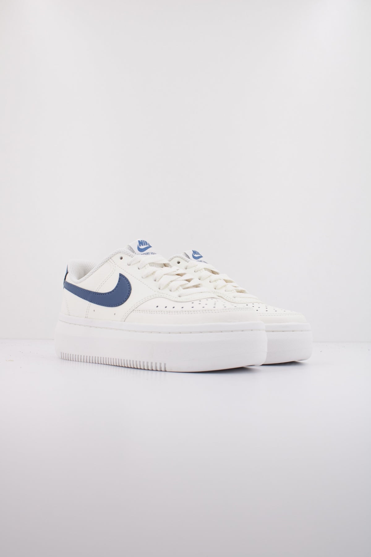 NIKE COURT VISION ALTA en color BLANCO  (2)