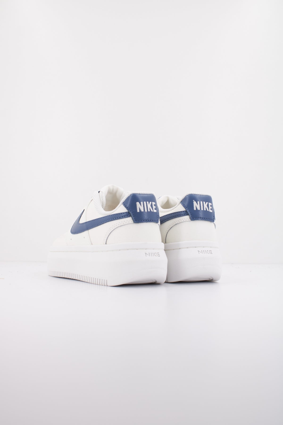 NIKE COURT VISION ALTA en color BLANCO  (4)