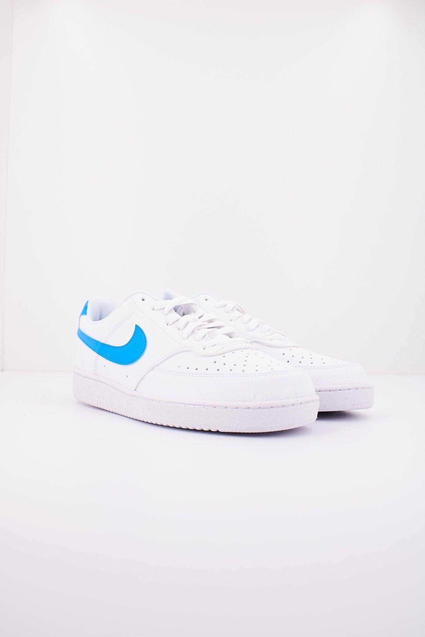 NIKE VISION LOW NEXT NATURE en color BLANCO  (2)