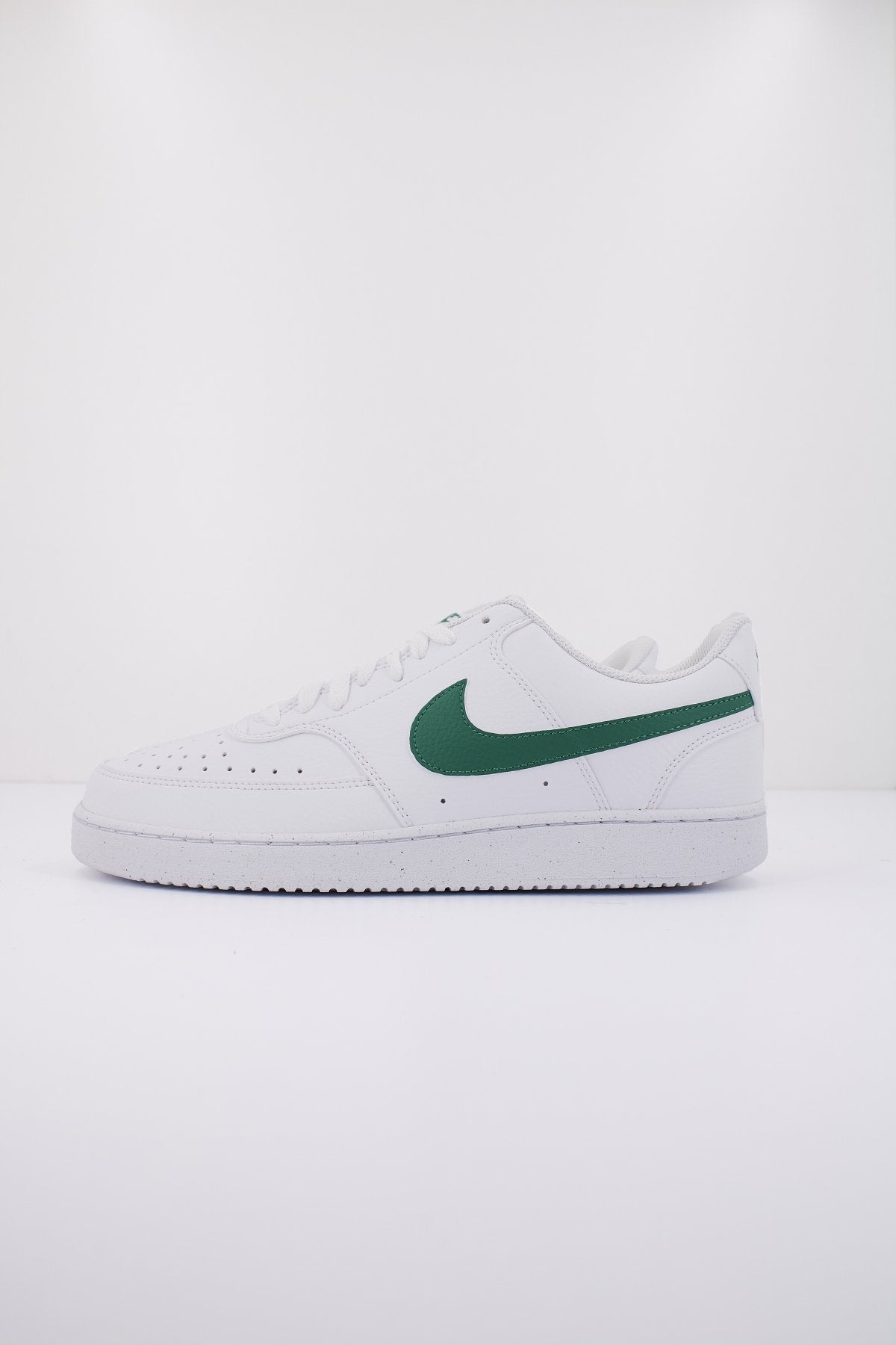 NIKE VISION LOW NEXT NATURE en color BLANCO  (1)