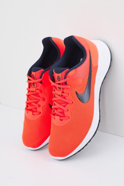 NIKE NIKE REVOLUTION  MEN'S RUNN en color NARANJA  (1)