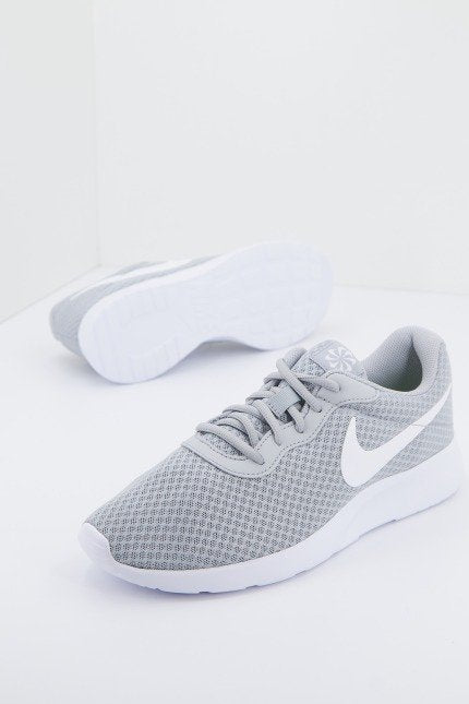 NIKE TANJUN en color GRIS  (1)