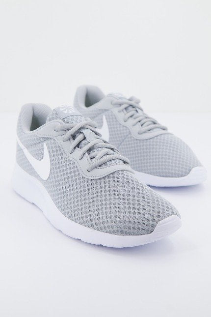 NIKE TANJUN en color GRIS  (2)