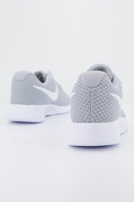 NIKE TANJUN en color GRIS  (3)