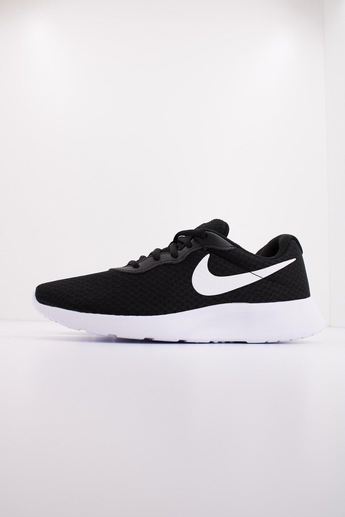 NIKE TANJUN en color NEGRO  (1)