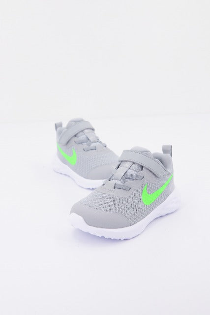 NIKE REVOLUTION  BABY en color GRIS  (1)